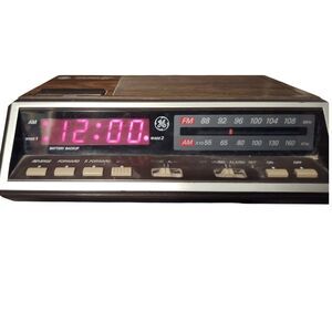 GE General Electric 7-4616A Woodgrain Vintage AM/FM Digital  Dual Alarm Clock